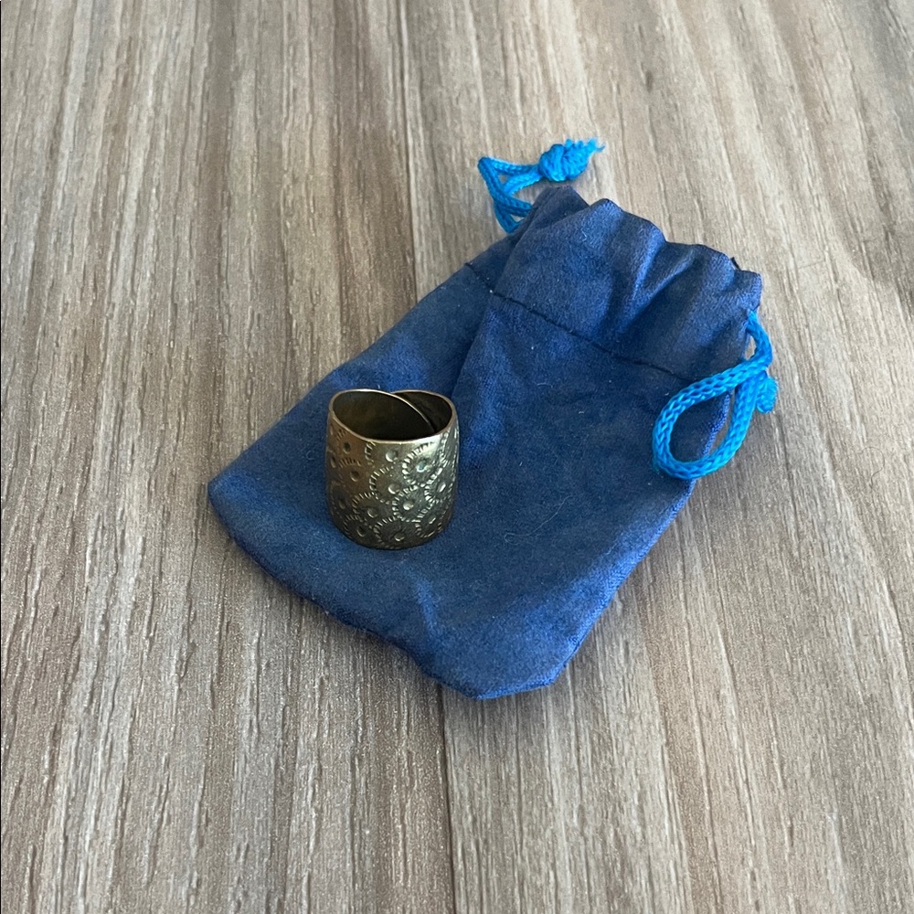 Gold Textured Ring with Blue Pouch